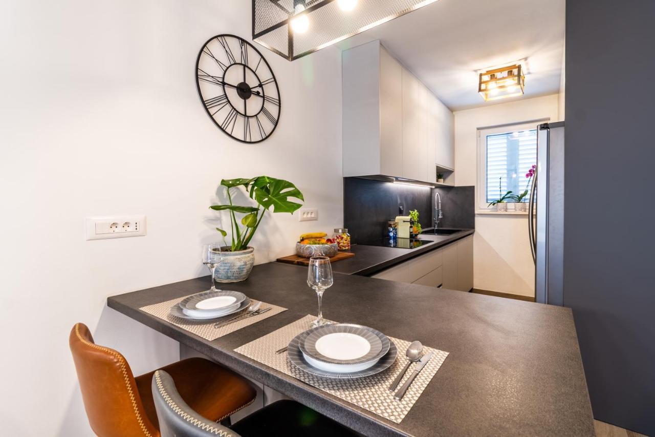 The One Apartment Split Bagian luar foto